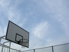 空とバスケットと。