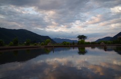 水に映った空がキレイ…