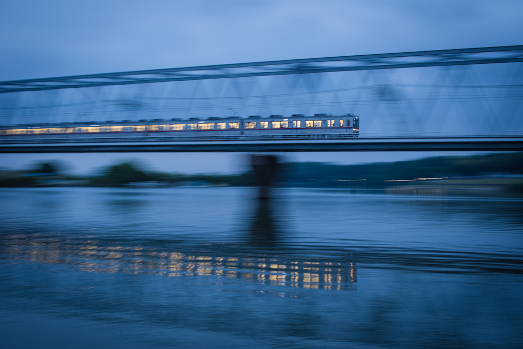 夕刻の鉄橋