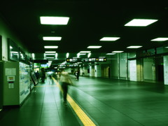 駅内