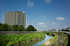 川と空