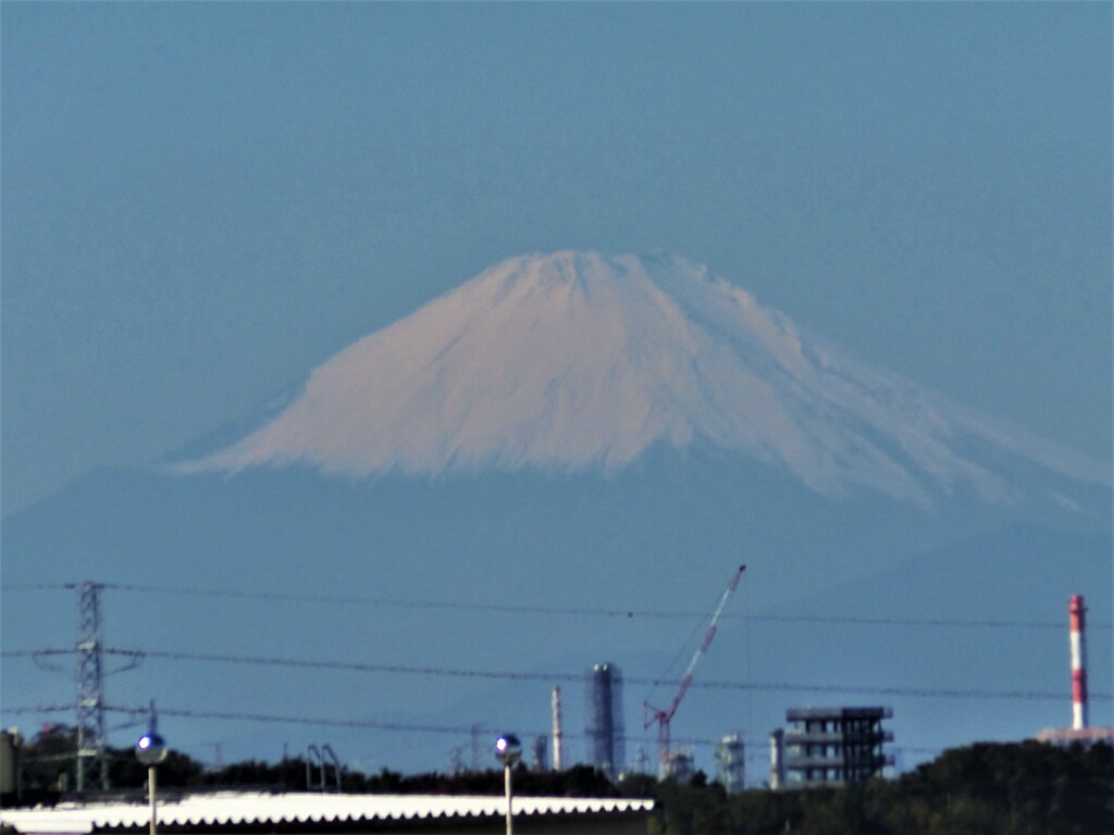 真白き富士の峰…
