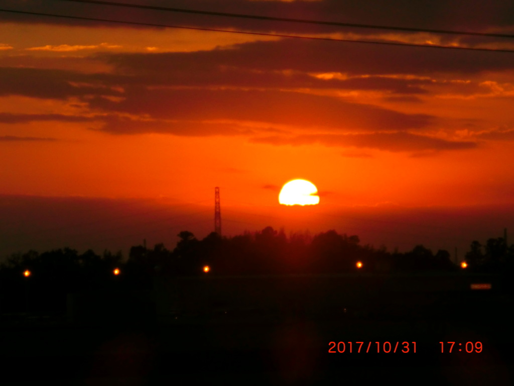 ハロウィンの夕日はつるべ落とし