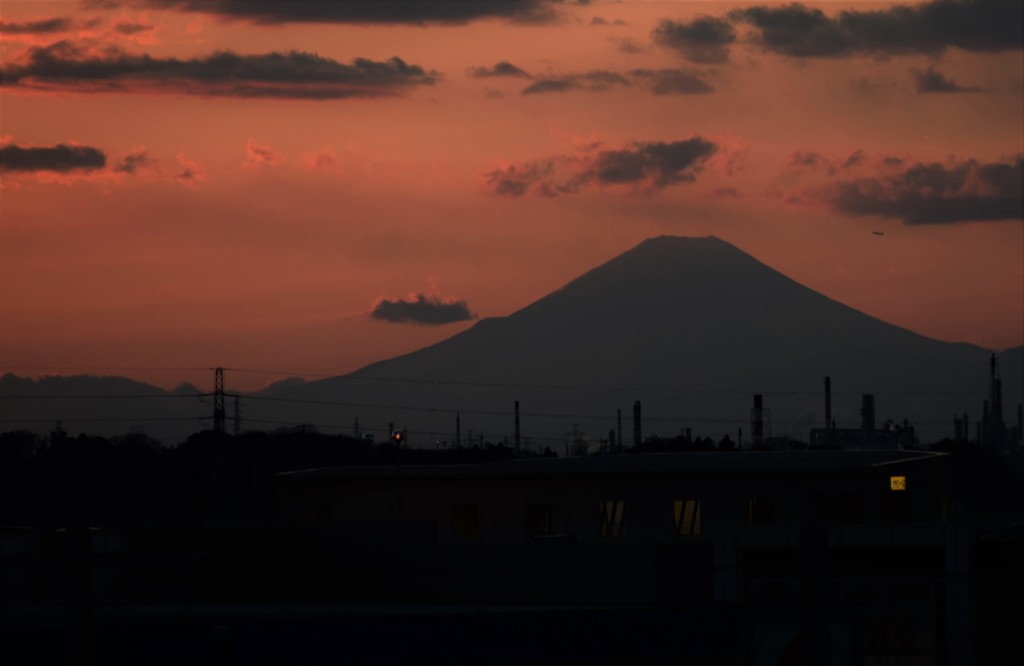 冬晴れの夕日に