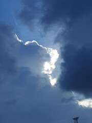 光る雲3