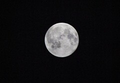 夜も更けて…