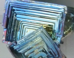 ビスマスの人工結晶