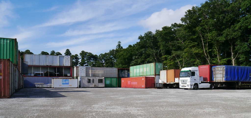 何かとお騒がせの…コンテナ群