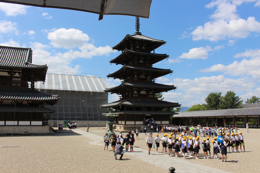 法隆寺　遠足の風景