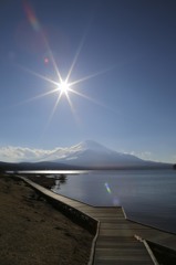 山中湖と太陽