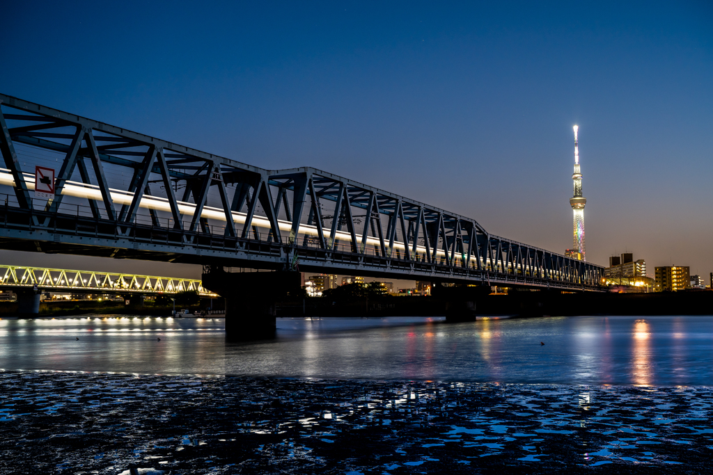 Urban shooting star 〜 on the river