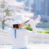 『白い帽子の女』