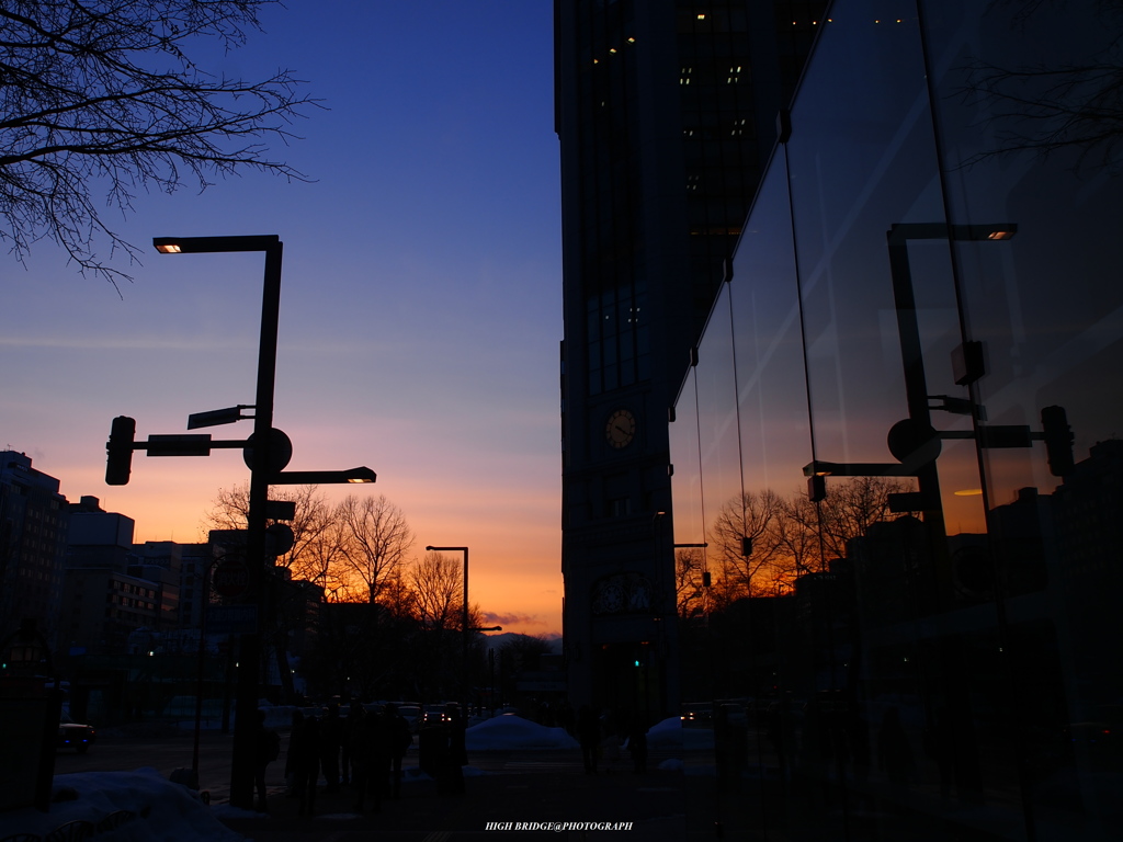都市に夕空広がる
