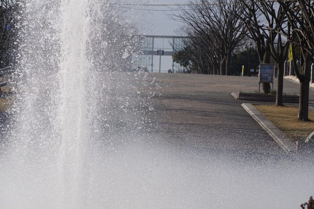 噴水の先には