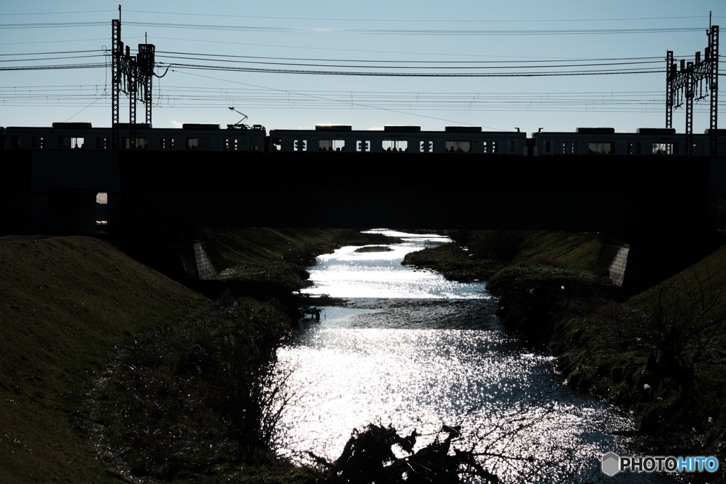 川と電車