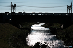 川と電車