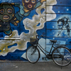 スペイシーな壁と自転車