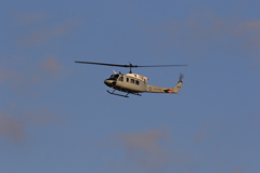 百里基地　お客さんUH-1N