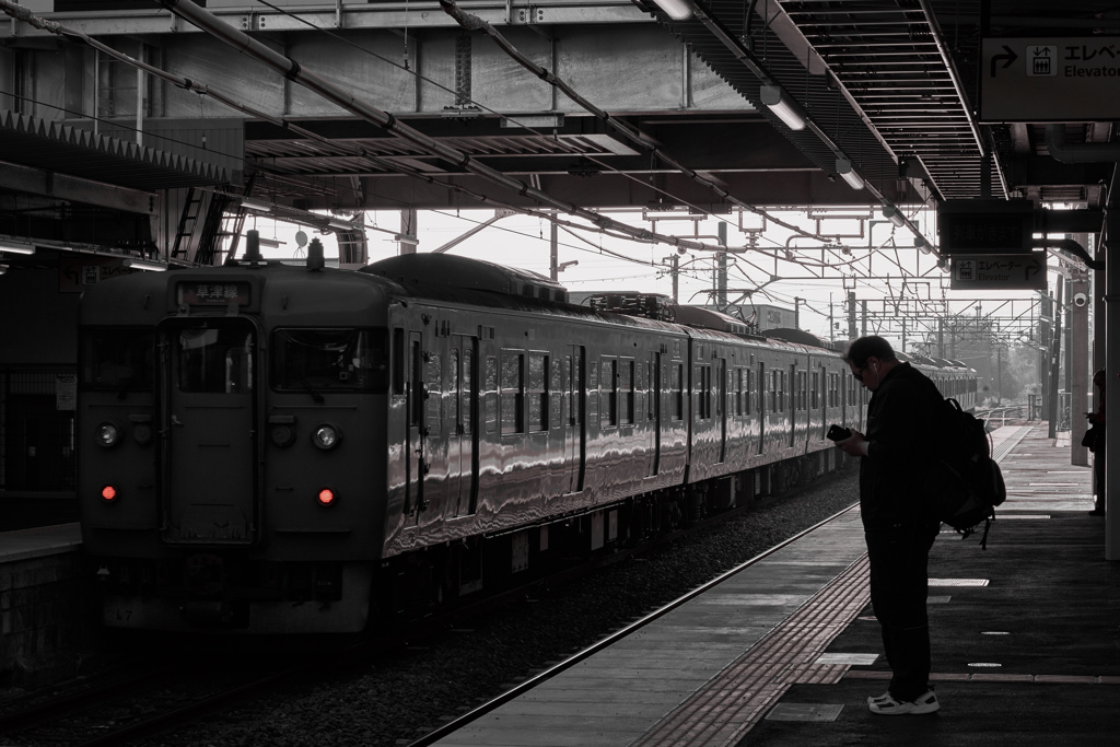 朝のホーム
