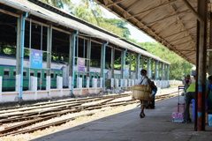 ヤンゴン駅　環状線ホーム