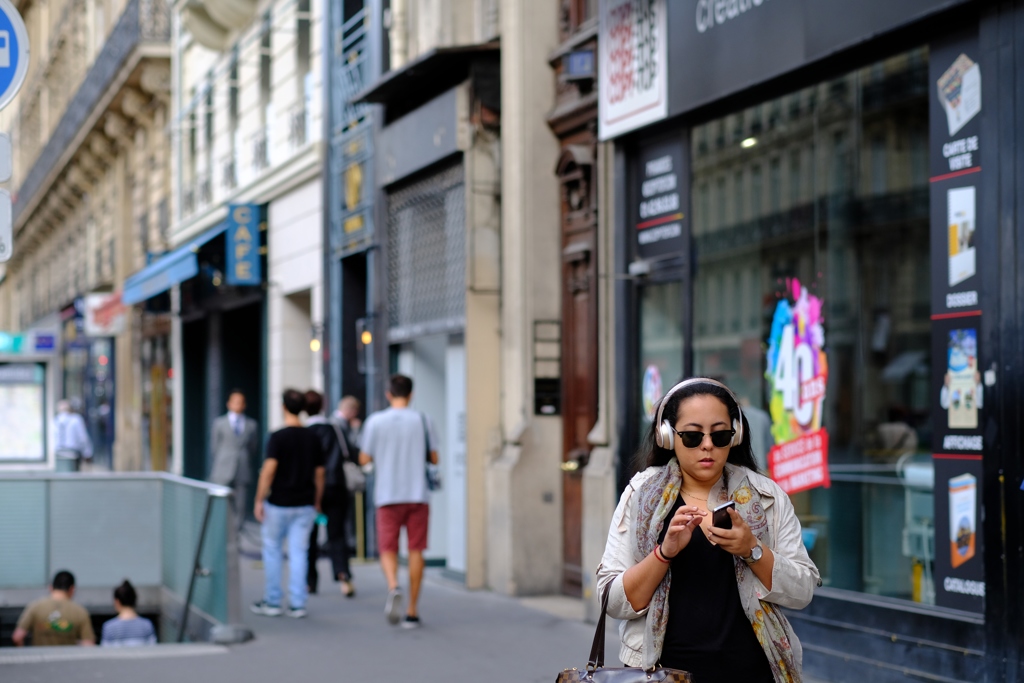 パリ街ゆく人　 1