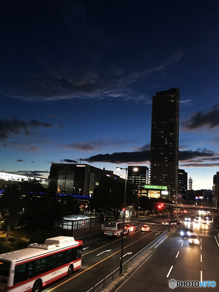 夕暮れの街角