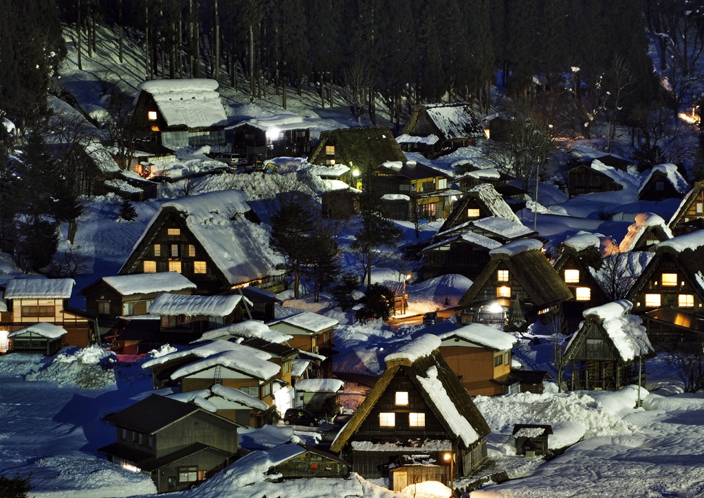 Night snow scene of Shirakawago 2