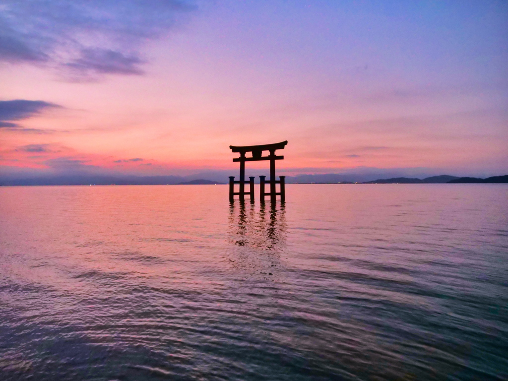 荘厳、夜明け前