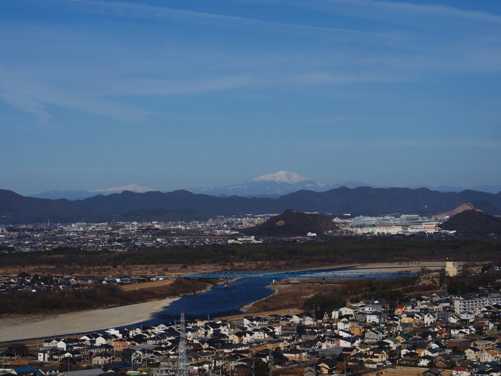 空気が澄んで遠くのお山が綺麗