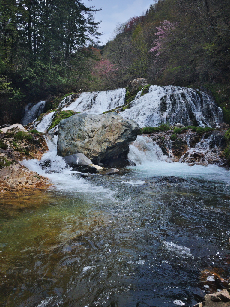 魚帰りの滝 by iphone