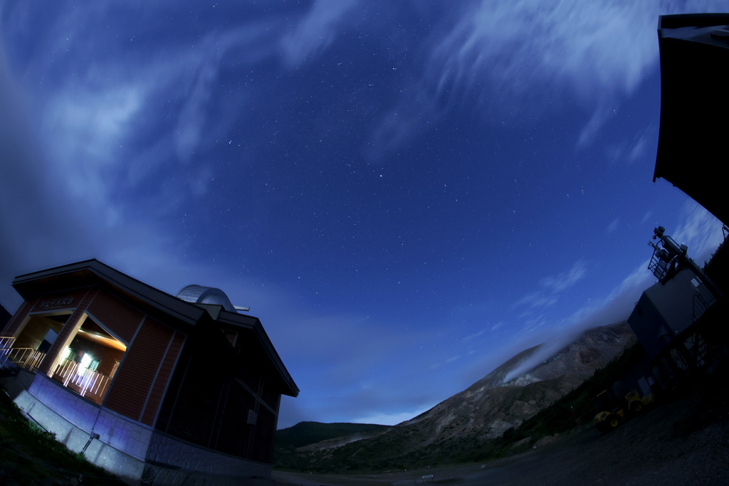 天文台と星空