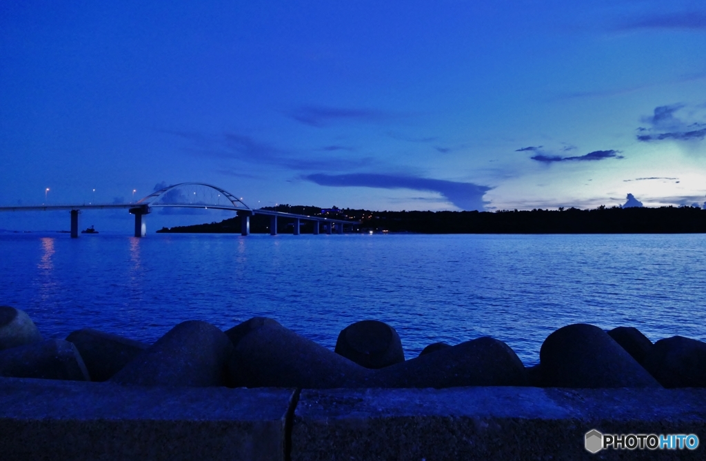 瀬底大橋