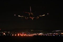 夜の飛行機