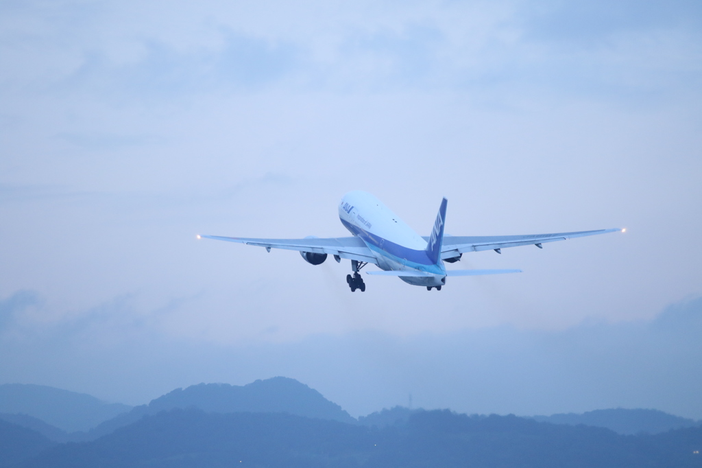 鉛色の空へ