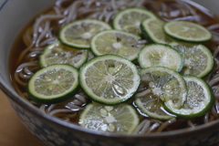 自宅で再現　すだちそば