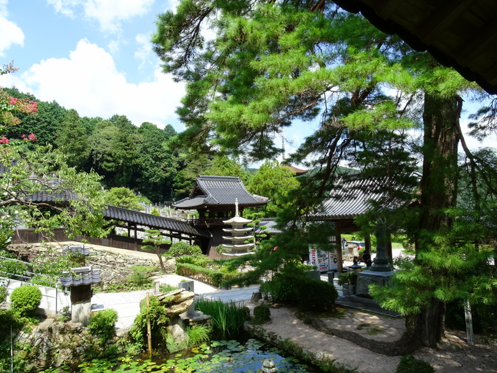 瑠璃光寺～正面左手側