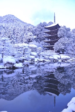 雪の瑠璃光寺