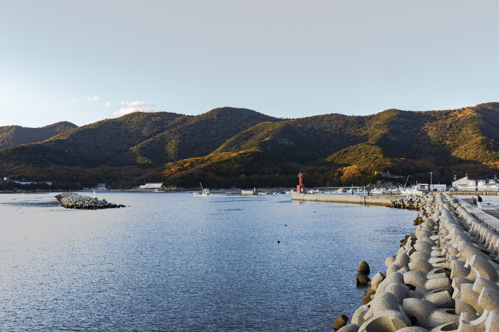 山間の海の町