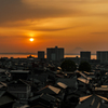 琵琶湖と街並みと朝日