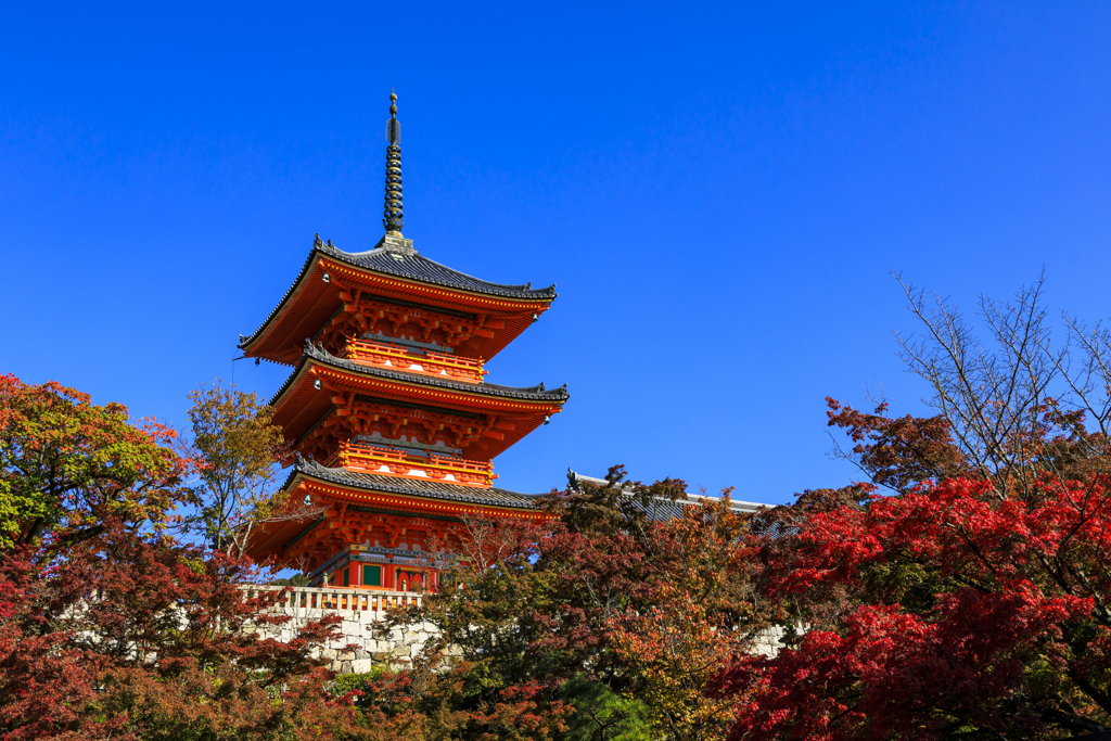 青き空に赤を