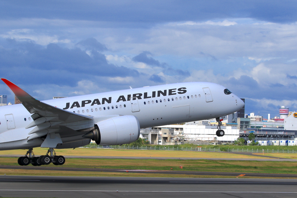 ITAMI RWY14L/R