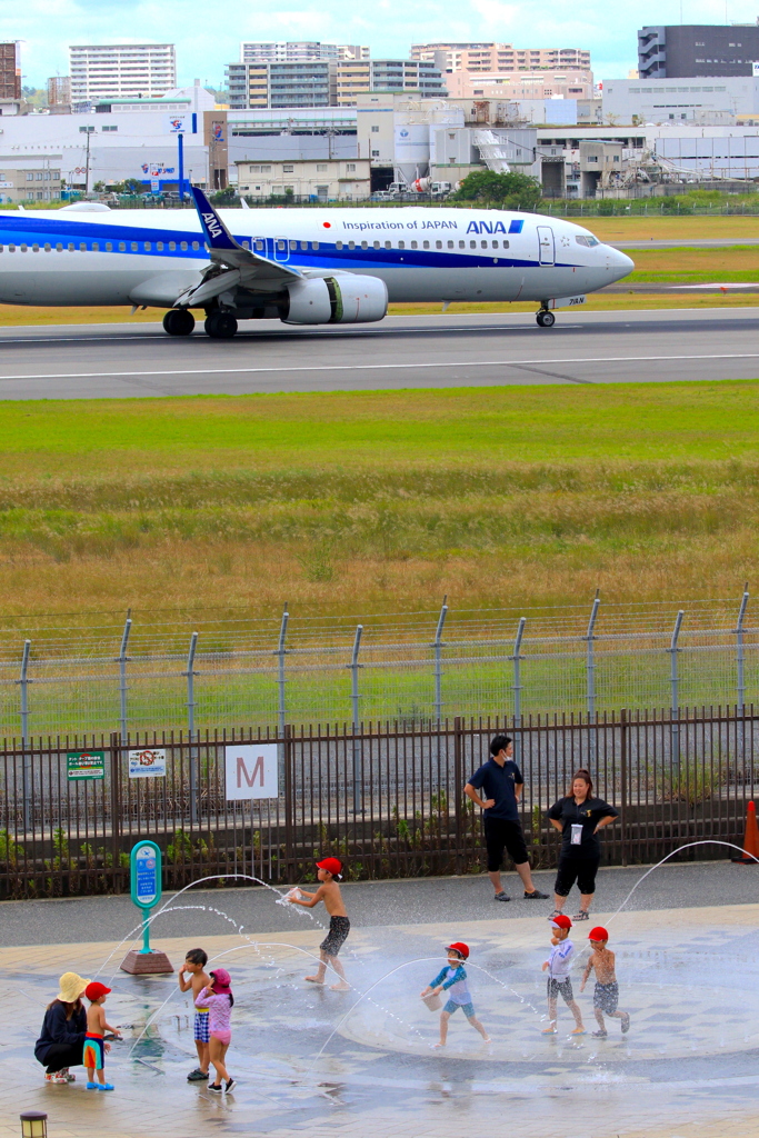 ITAMI RWY14L/R