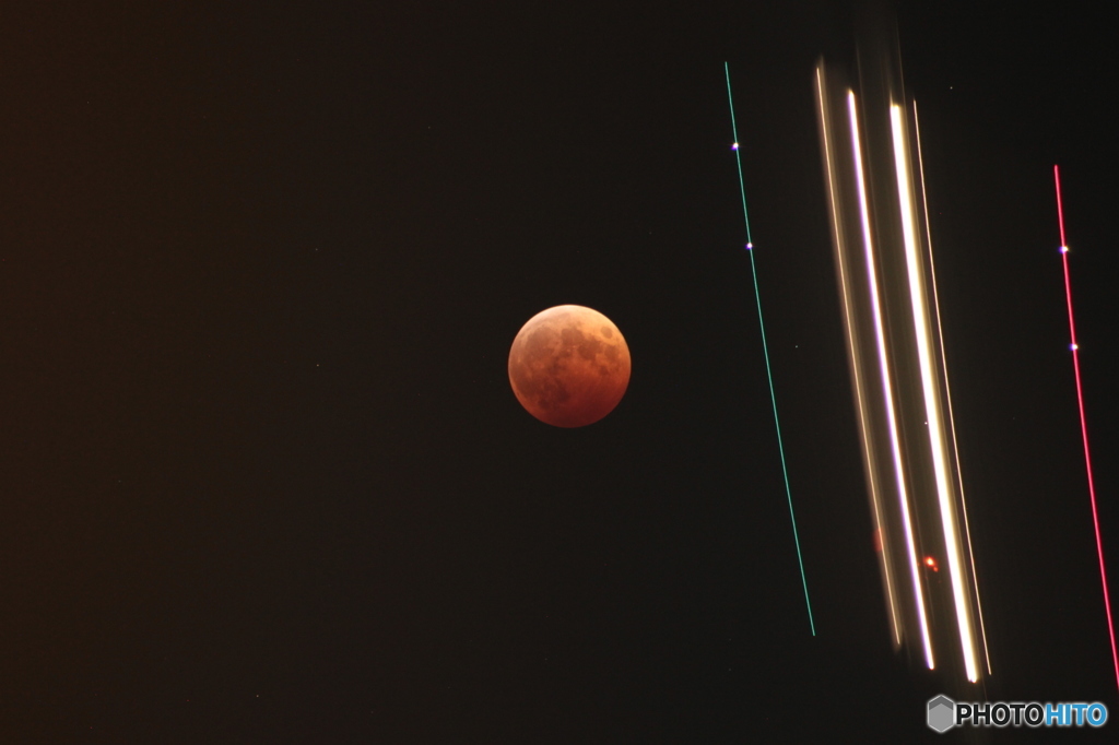 皆既月食と旅客機