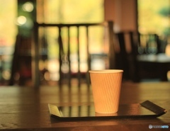 木漏れ日のあたる喫茶店
