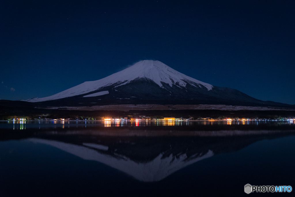 水面に映る富士山