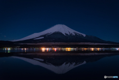 水面に映る富士山