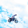 バイクが駆けるのは「地」だけじゃない