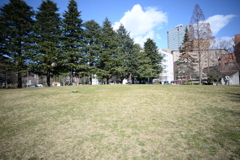 風温み　春の仕度す　子らの声