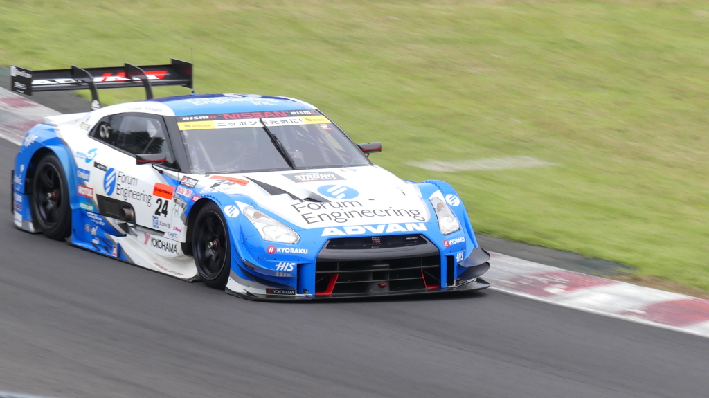 フォーラムエンジニアリング ADVAN GT-R