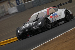 2016チャンピオンカーはカラーリング途中